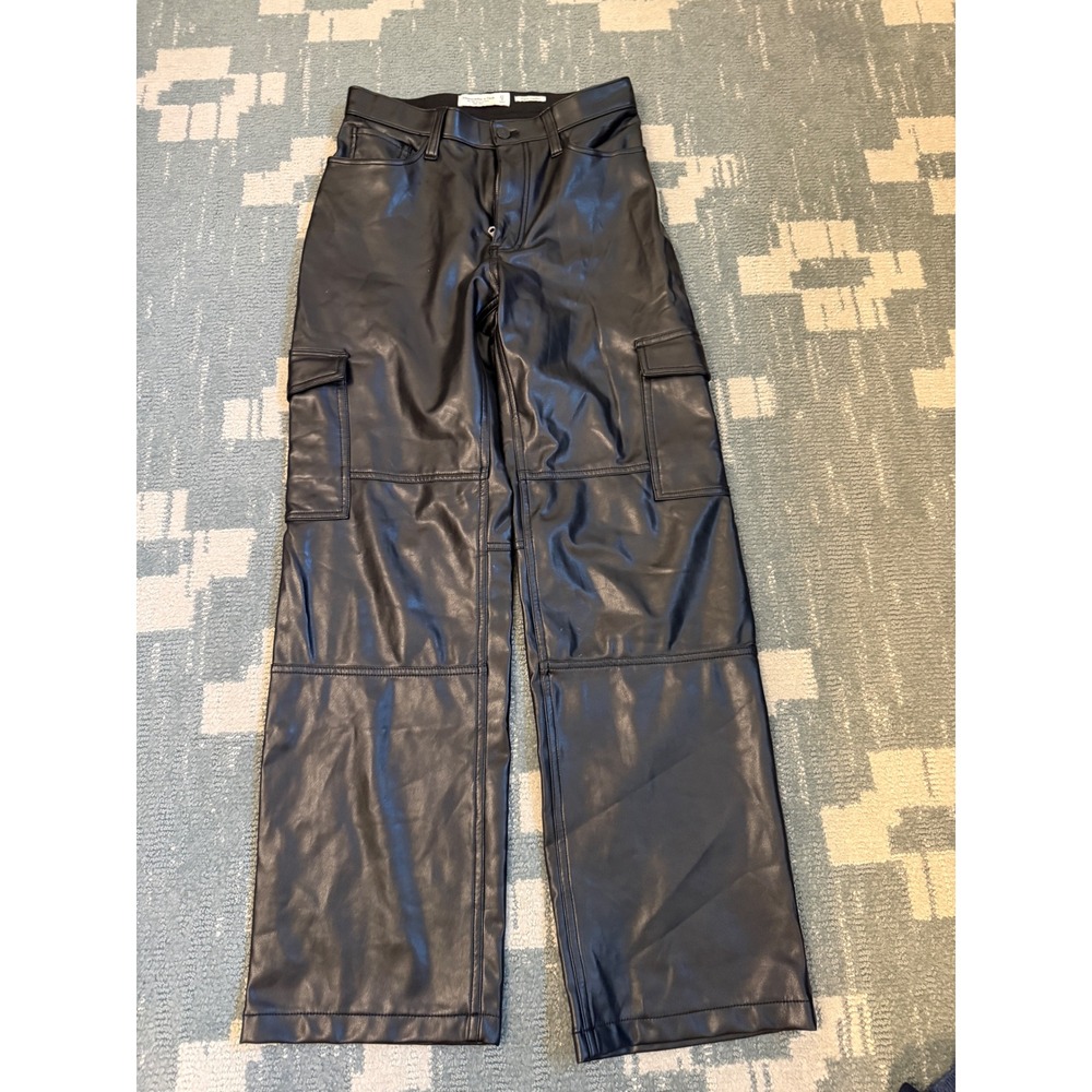 Abercrombie & Fitch 90s Relaxed High Rise Vegan Leather Cargo Pants Black 27 4